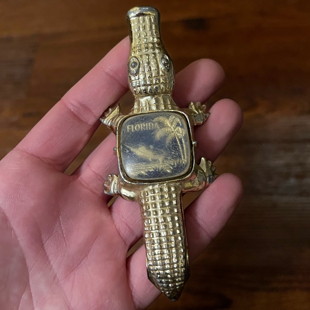 ⭐️Vintage Gold Tone Metal Florida Alligator Bottle Opener - Picture 8 of 8